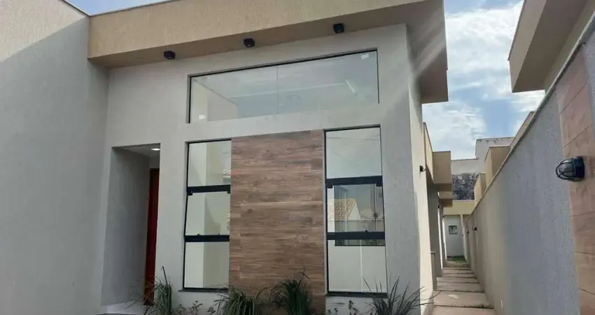 Excelente casa 3 Quartos (1 suíte) estilo moderna com piscina e churrasqueira no Jd. Atlântico Central