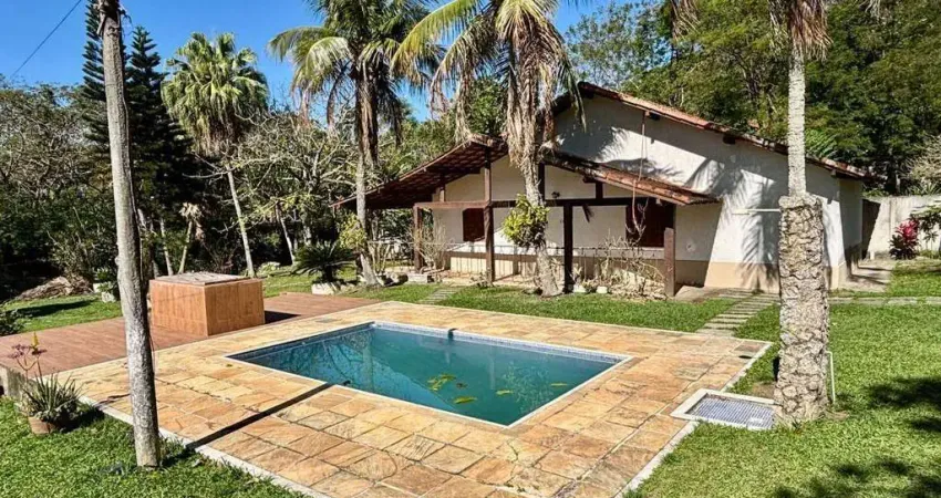 Excelente chácara com terreno de 2000m2, piscina, churrasqueira, em itaipuaçu