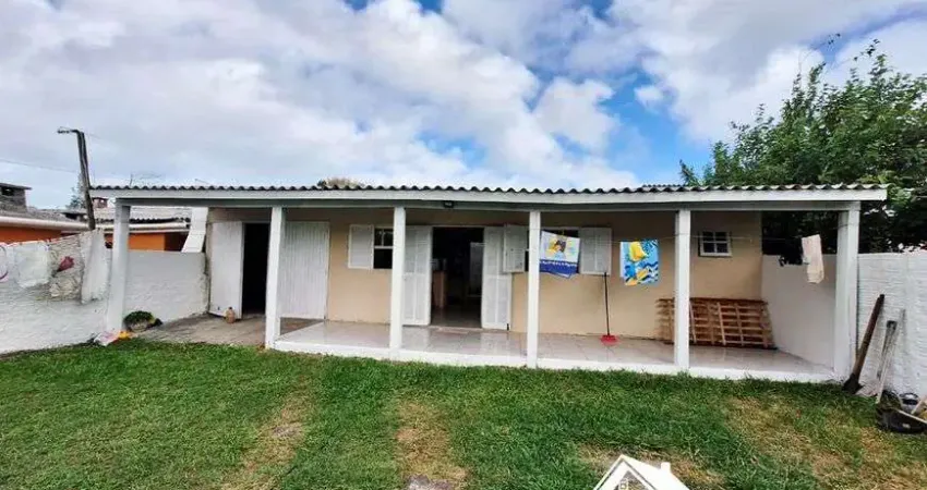 Casa com 2 Dormitórios, Suíte, Pátio Amplo - Apta ao Financiamento Bancário - Praia de Cidreira/RS