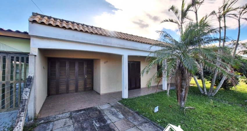 Belíssima Residência de Laje constituída por 2 Terrenos, Pátio amplo com Piscina na Praia de Cidreira/RS