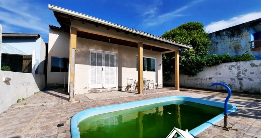Casa com 4 Dormitórios, Anexo e Piscina no Centro de Cidreira/RS
