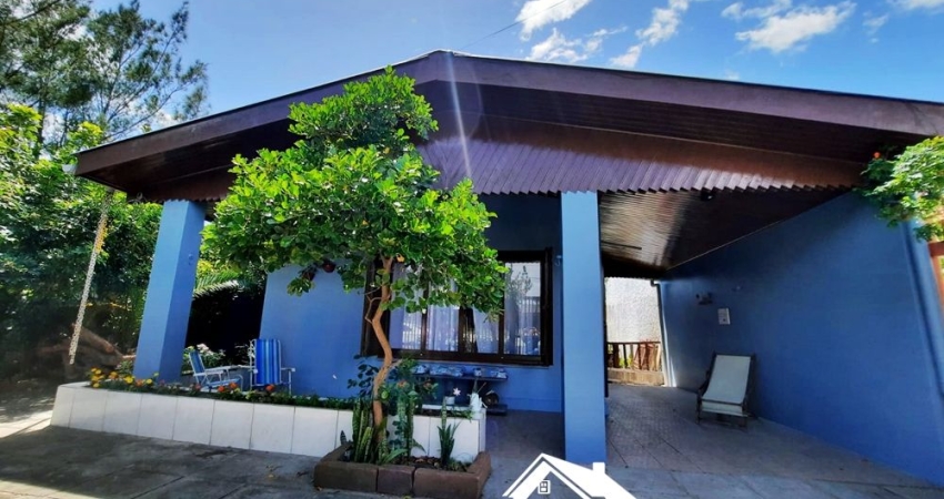 Casa com 4 Dormitórios e Anexo Gourmet com Churrasqueira no CENTRO de Cidreira/RS