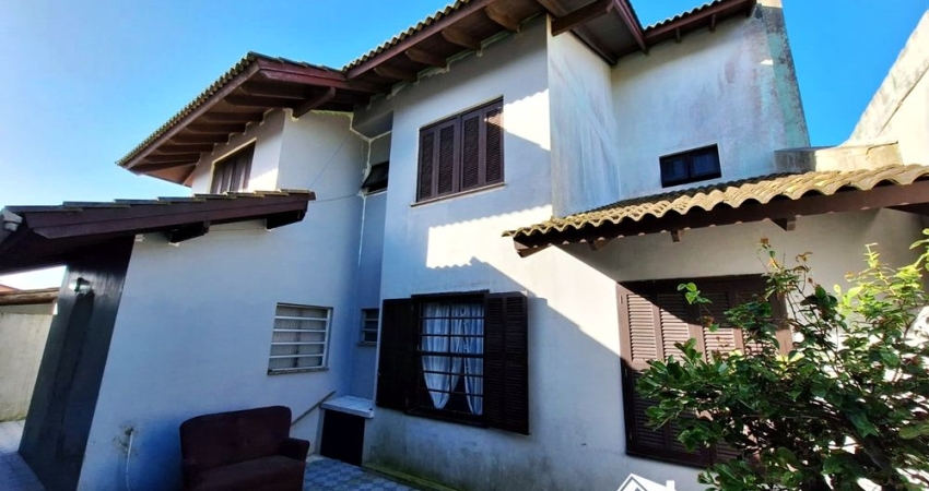 Casa com 6 Dormitórios, Salão de Festas e Anexo Pertinho da Praia em Cidreira/RS
