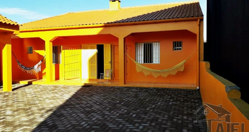 Casa com 2 Dormitórios na Av. Central em Cidreira/RS