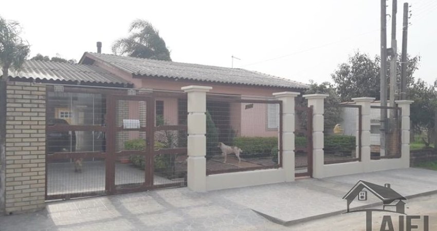 Casa com 2 Dormitórios e Anexo Gourmet com Churrasqueira em Cidreira/RS