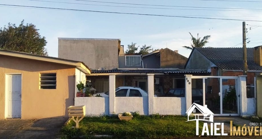Casa com 3 Dormitórios e Kitnet Individual no Centro de Cidreira/RS