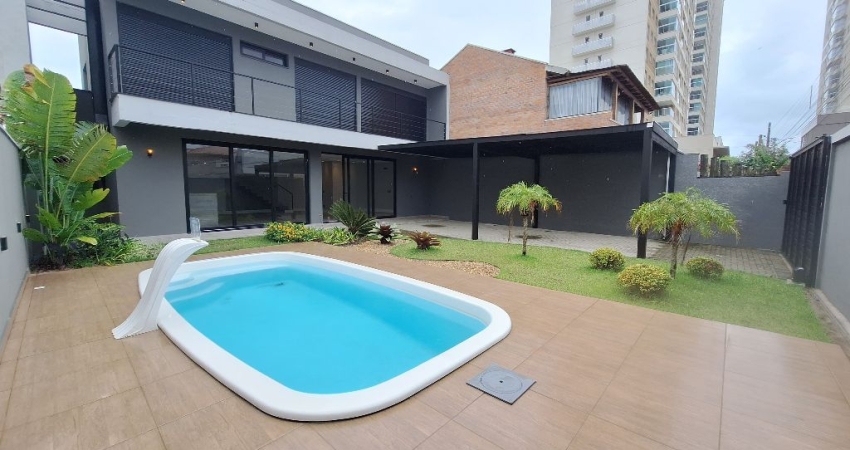 Casa Alto Padrão em Balneário Piçarras: 240m² de Conforto e Elegância!