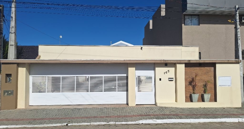 Casa com Piscina na Penha: Conforto e Lazer Completo!