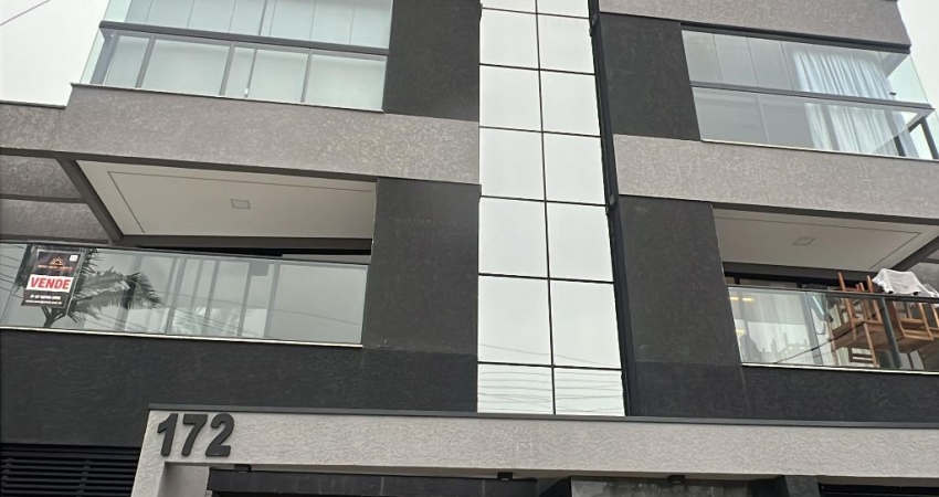 Apartamento de alto padrão no centro de Piçarras, perto da praia.