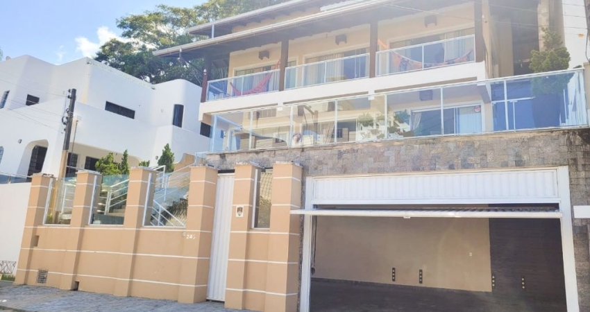 Casa de alto padrão com vista definitiva para o mar!