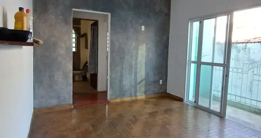 Sobrado com 60m², 01 quarto, 01 VG, rua Francisco paulo 62