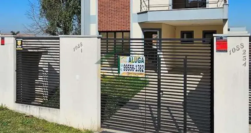 Ótimo sobrado de frente para rua em Condomínio no Bairro Alto!