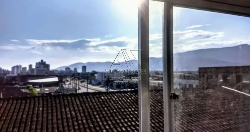 Apartamento 2 dorm bem localizado no Caiçara, na Av. Pres. Kennedy.
3º andar escadas