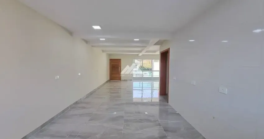 SOBRADO NOVO COM 4 QUARTOS 2 SUÍTES 3 VAGAS COM QUINTAL E TERRAÇO Á VENDA