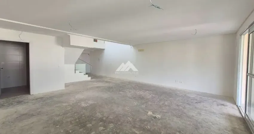 Cobertura face norte com vista para o parque bacacheri á venda