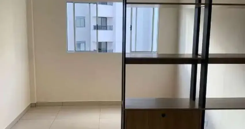 Excelente Apto. Living de 28m² - Reformado e Impecável - Bela Vista