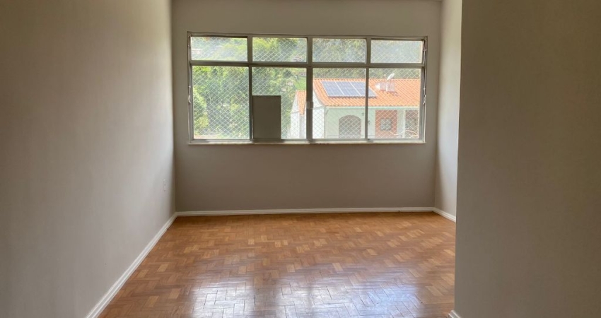 Apartamento no Coração do Alto, Teresópolis: Praticidade, Natureza e Qualidade de Vida.