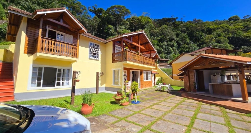 Casa em condomínio fechado com 3 quartos à venda na Granja Comary, Teresópolis 