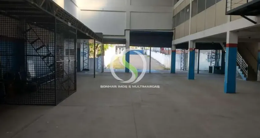 Galpão para Locação Próximo à Max Teixeira – 486m², Duas Docas, Pé-Direito de 8m, Mezanino, Habite-se e AVCB