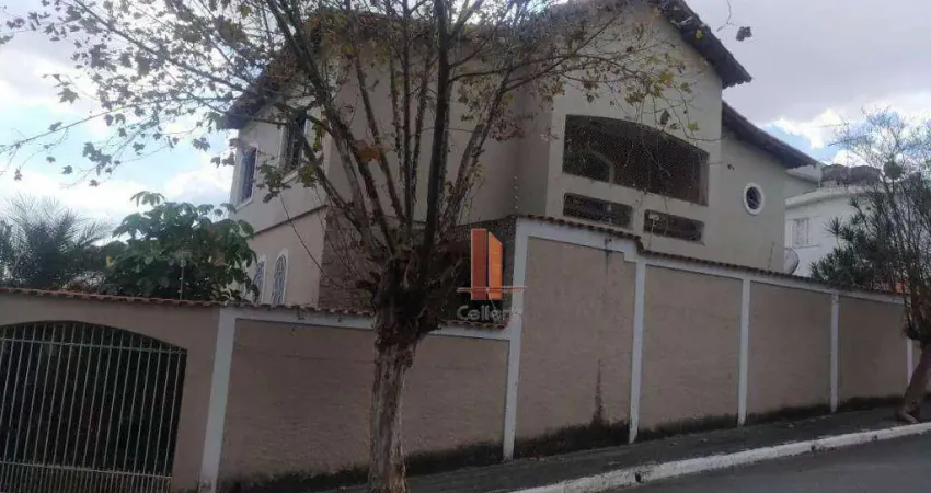 Sobrado com 3 dormitórios à venda, 300 m² por R$ 1.150.000,00 - Jardim Piqueroby - São Paulo/SP