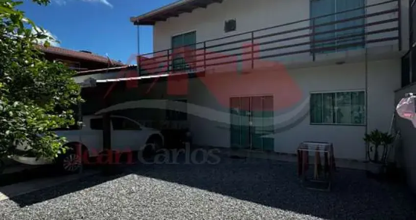 Excelente sobrado no Bairro São Francisco de Assis