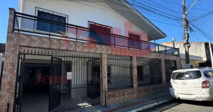 Excelente casa para investimento com 03 apartamentos para locação no bairro são judas em balneário camboriú
