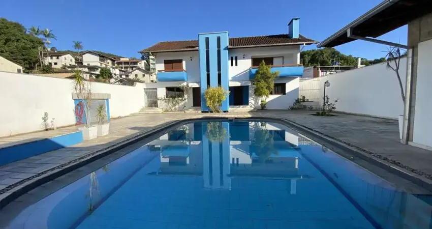 Casa com 5 quartos à venda no Garcia, Blumenau 