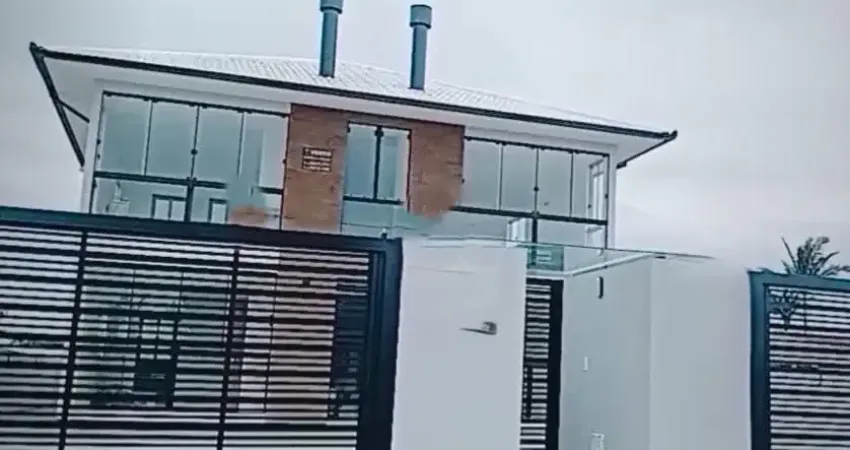 Desfrute da tranquilidade e beleza da Praia da Pinheira no Residencial Bruggmann!