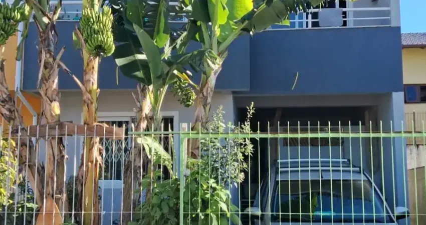 Amplo sobrado com 3 quartos sendo uma suíte, sacada e vaga no bairro Ipiranga!