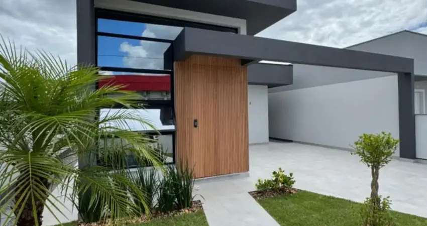 Linda e novinha casa sozinha num lote de 200m2, em Forquilhas!!