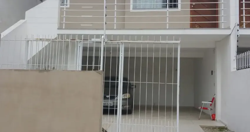Sobrado de 3 quartos com suíte e vaga coberta para 2 carros!!