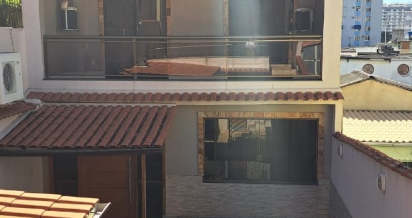 Casa luxo alto padrão 4 quartos (1 suíte com closet) com piscina