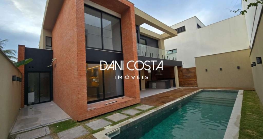 Casa em Condomínio na Barra da Tijuca - 5 Quartos, 5 Suítes, 360m² - Rio de Janeiro-RJ
