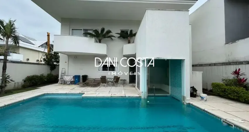 Casa de luxo em condomínio del lago na barra da tijuca: 4 quartos, 4 suítes, 3 salas, 6 banheiros, 3 vagas de garagem, 473m² - rio de janeiro-rj.