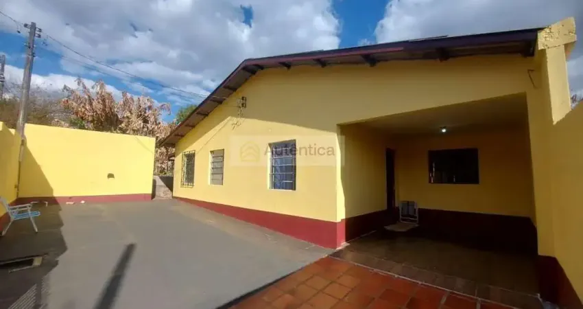 Casa para Venda em Cascavel, Floresta, 4 dormitórios, 1 suíte, 1 banheiro, 2 vagas