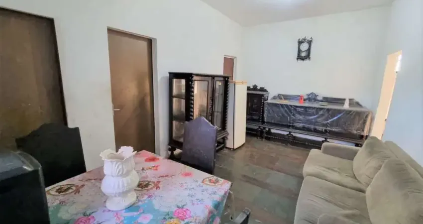Casa com 4 quartos à venda na Guararapes, --, Glória, Belo Horizonte
