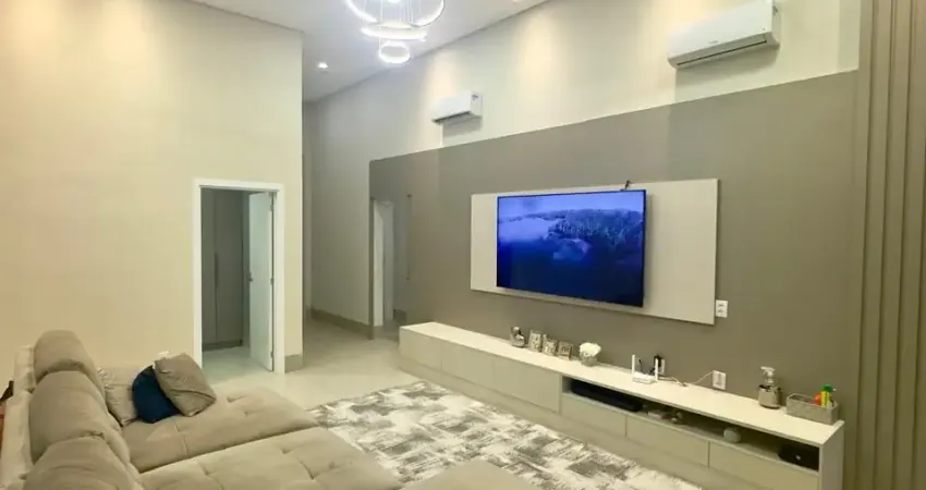 Linda casa Térrea no Condomínio de alto padrão Florais da Mata porteira fechada