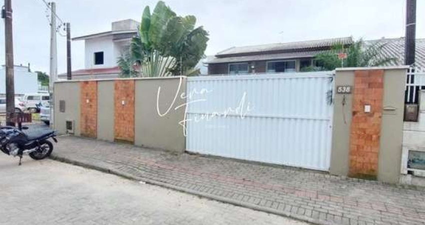 Casa para Venda em Balneário Piçarras, Itacolomi, 3 dormitórios, 1 suíte, 3 banheiros, 2 vagas