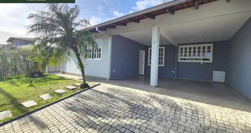 Casa averbada com 04 quartos, 2 suítes, escritório, com 165,91m² de área construída e 450m² de terreno no costa e silva.