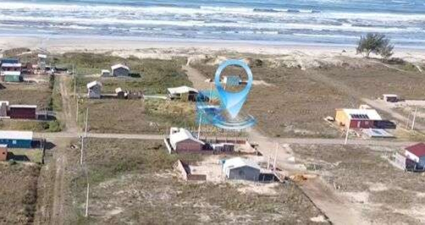 Terreno de esquina com 300m² a menos de 100 metros da beira mar