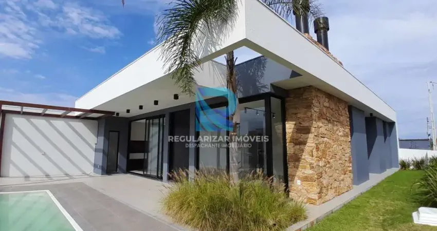 Casa Alto Padrão de esquina com 160m², 03 dormitórios próxima do mar.