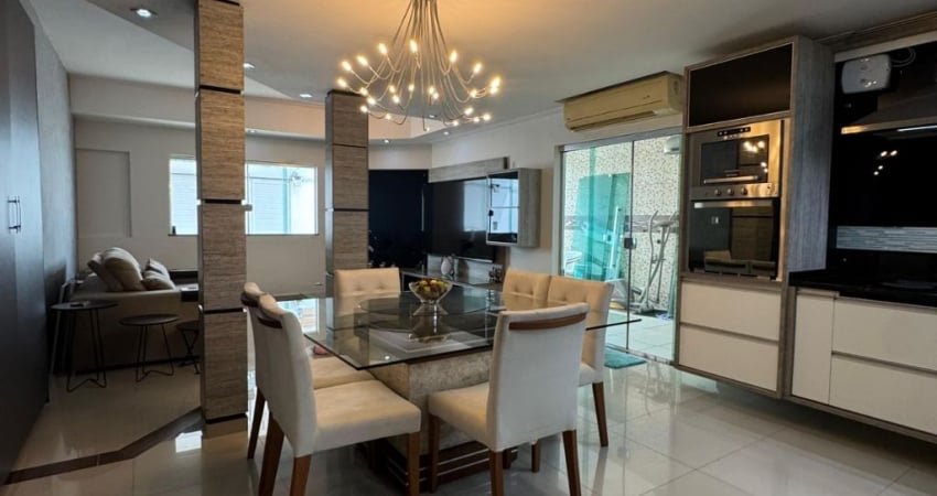 CASA NO ADRIANÓPOLIS. Via pública, 100%mobiliado, 2 stes e até 4 vgs