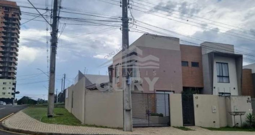 SOBRADO DE ESQUINA À VENDA - ÓRFÃS