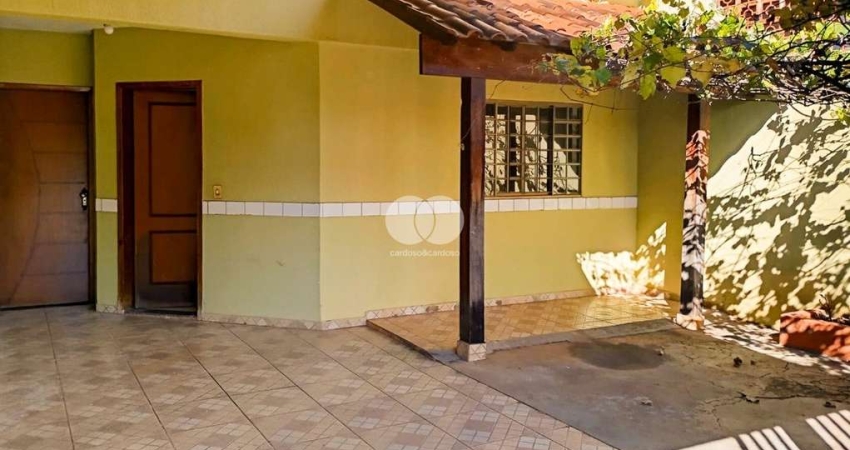 Casa com 3 quartos para alugar na Inajá, 64, Antares, Londrina
