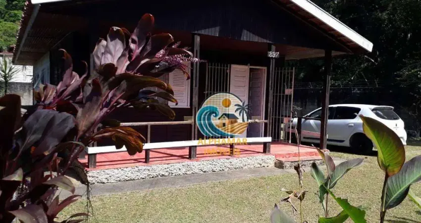 Casa de Madeira a 900m da Praia de Massaguaçu