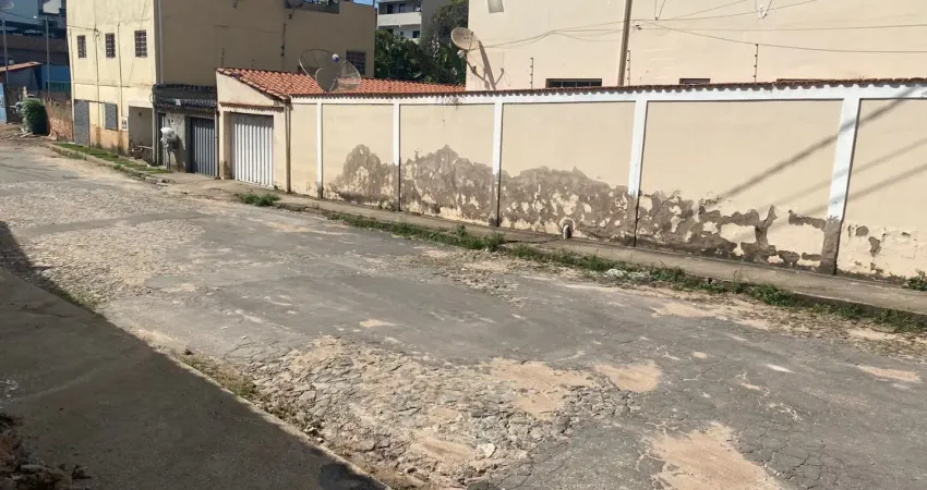 Vende-se bela casa no bairro arcádia, conselheiro lafaiete