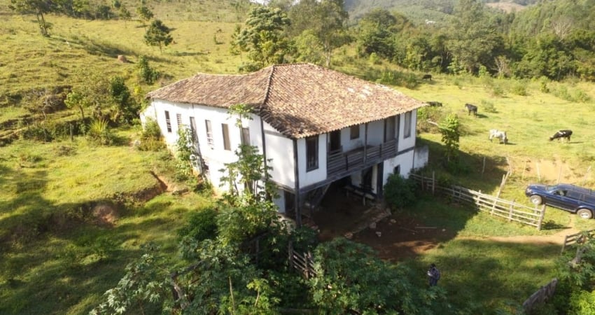 Fazenda à venda na Praça Divino Espírito Santo, Zona Rural, Lamim