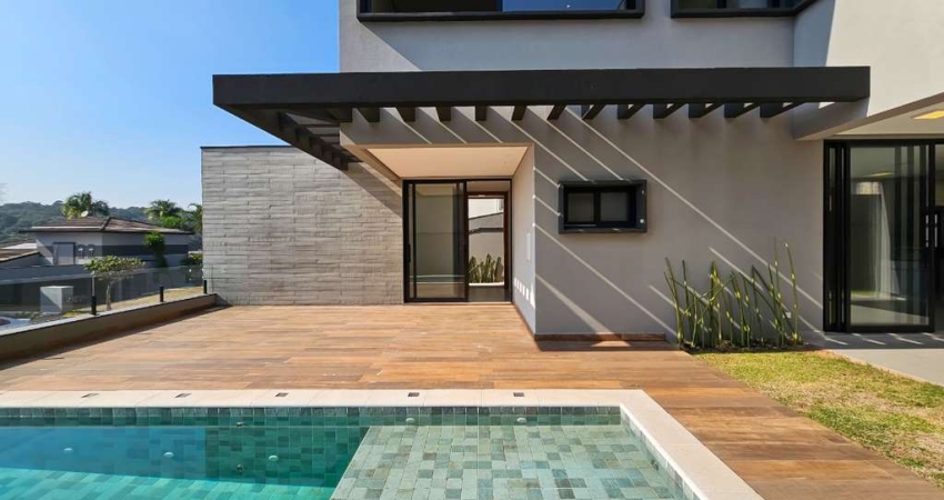 Casa em condomínio para venda com 4 quartos, sendo 4 suítes, 364m²