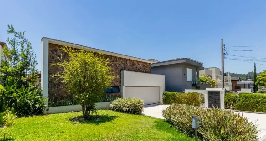 Casa em condomínio para venda com 3 quartos, sendo 1 suíte, 256m²