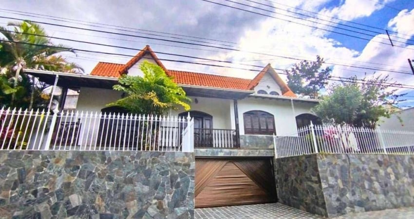 Casa com 5 quartos, sendo 2 suítes para alugar por R$ 5.850/mês - Bom Clima - Juiz de Fora/MG